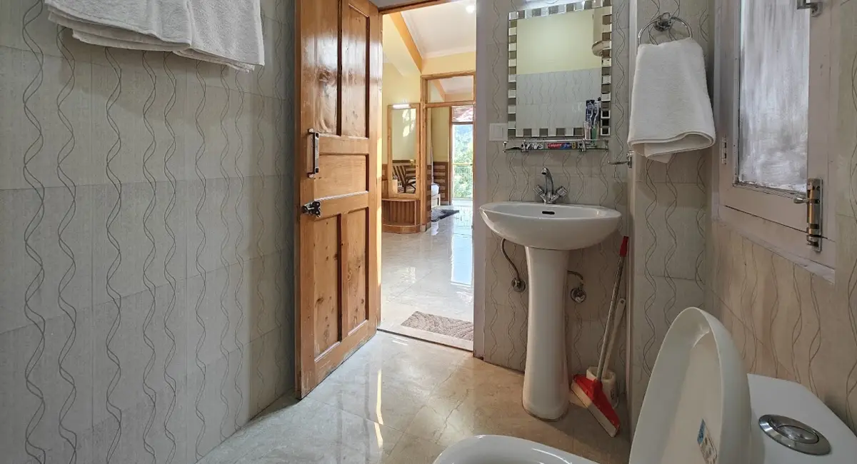 bathroom-family-room-hotel-kalpa